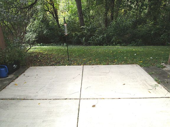 3rd image of 324 Brookdale Dr APT B
