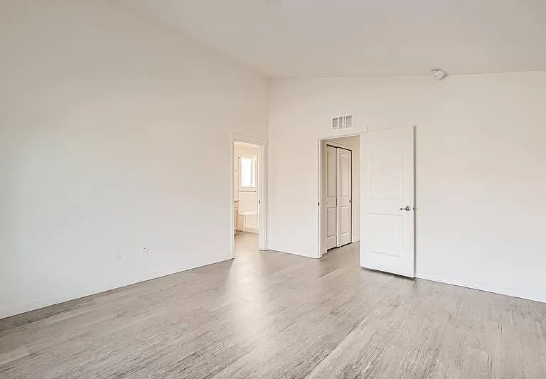 9720 Clermont Ln — Photo 8