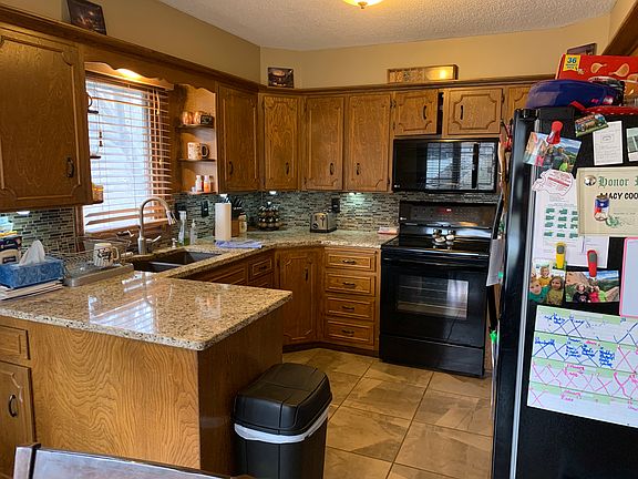 Updated granite & appliances