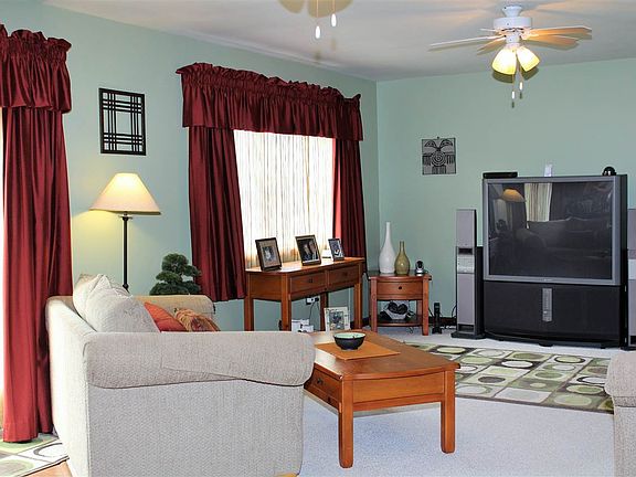 2nd image of 1 Canterbury Ln