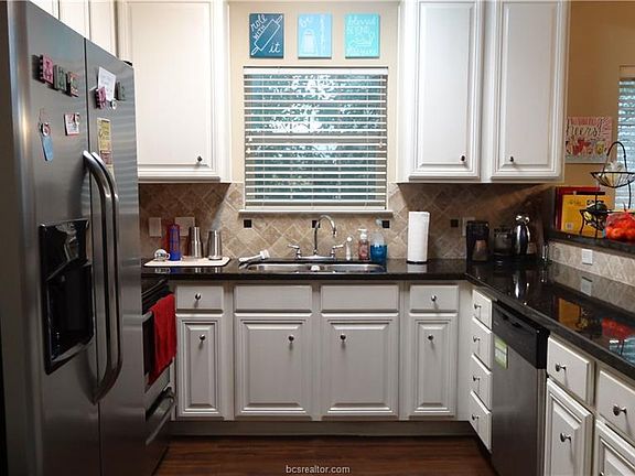 4th image of 1618 Park Pl