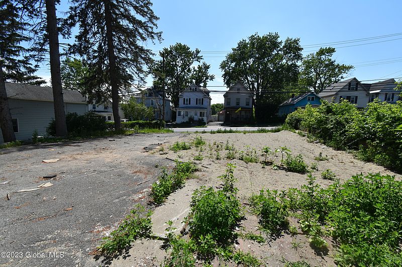 5th image of 18 Sacandaga Road