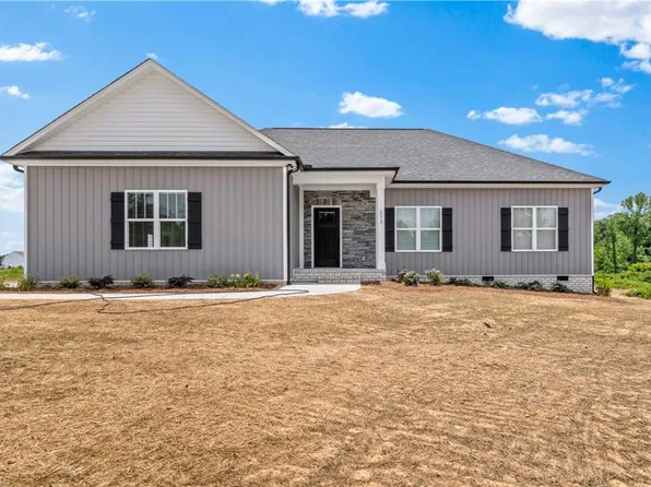 273 Stonybrook Dr, Lexington, NC 27295