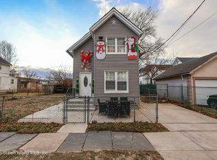 22 Barker St, Staten Island, NY 10310