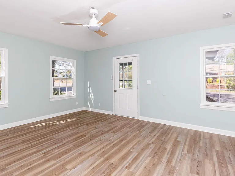 1830 Exeter Ave — Photo 7