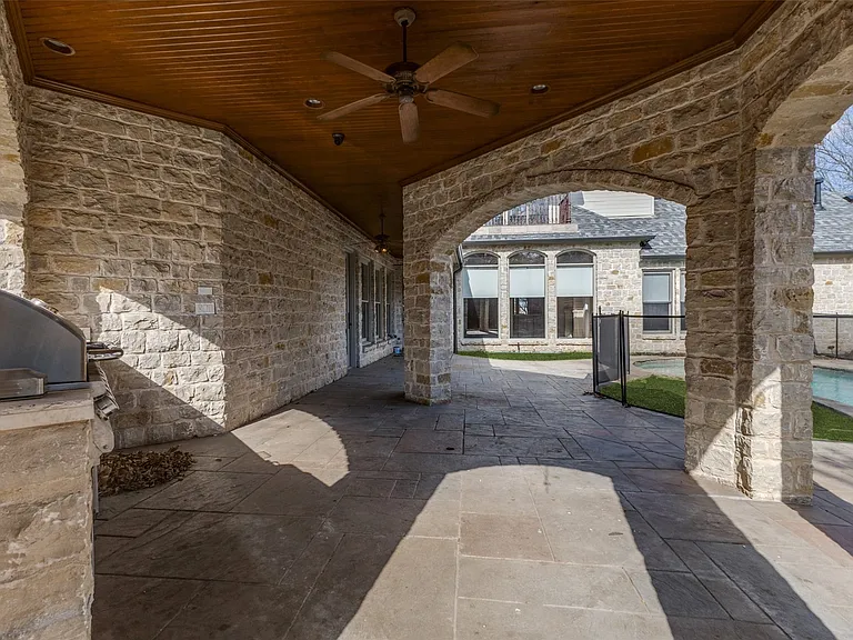 6416 Dykes Way — Photo 3