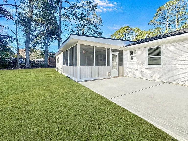 607 Dyches Dr — Photo 16
