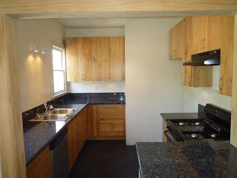 848 N Harvard Blvd — Photo 5