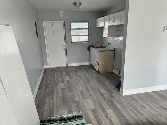 2nd image of 1015 Avenue I APT 1