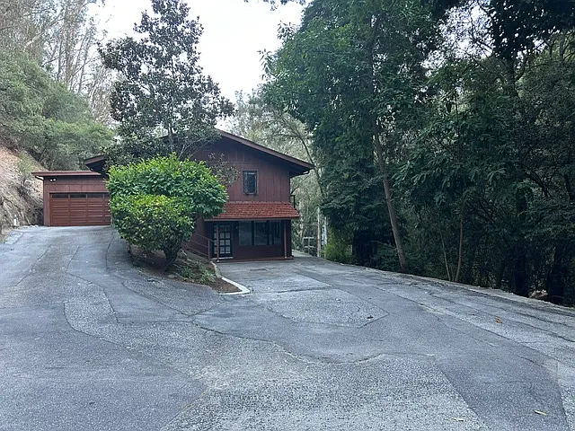 2 bed, 1045 sqft, $3,200 — Photo 2