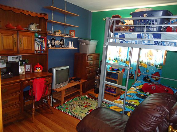 2nd image of 820 Standish Dr