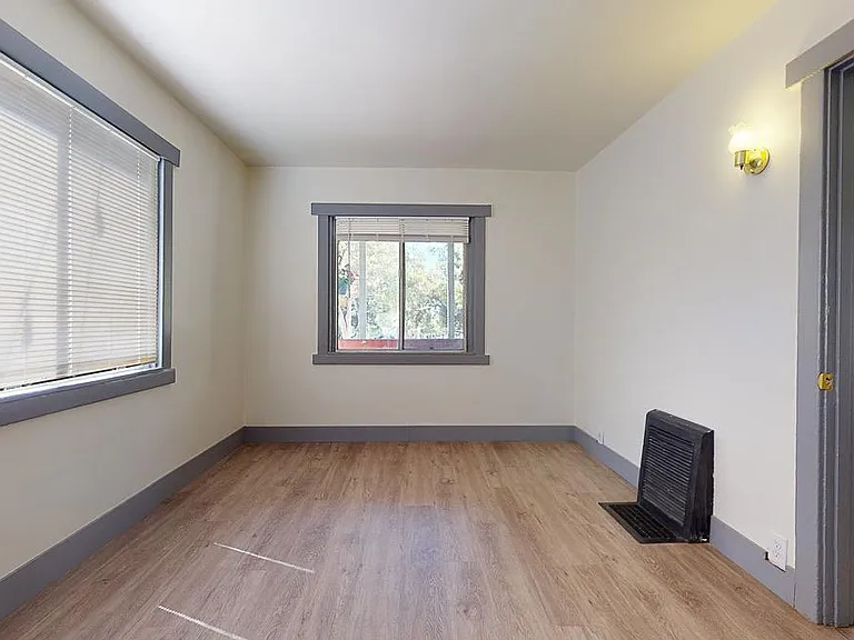 1127 Bell St — Photo 10
