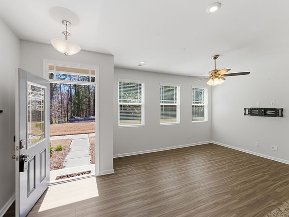 3rd image of 1324 Galloway Rd