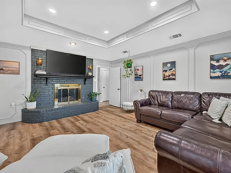 2226 Carmel Dr — Photo 4