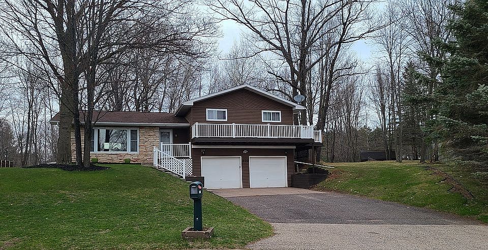 1st image of 220 Easton Ln