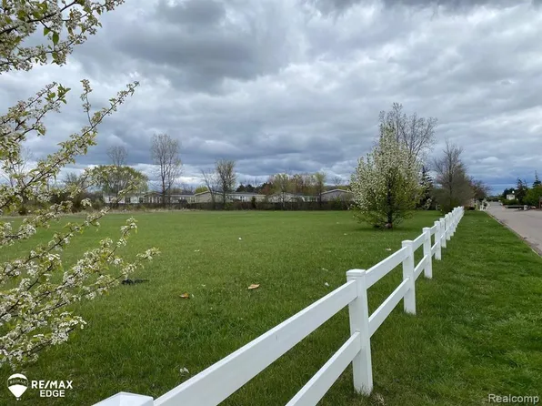 Vacant Green Briar Blvd, Burton, MI 48529