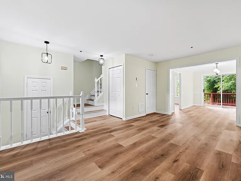2615 Chivalry Ct — Photo 7