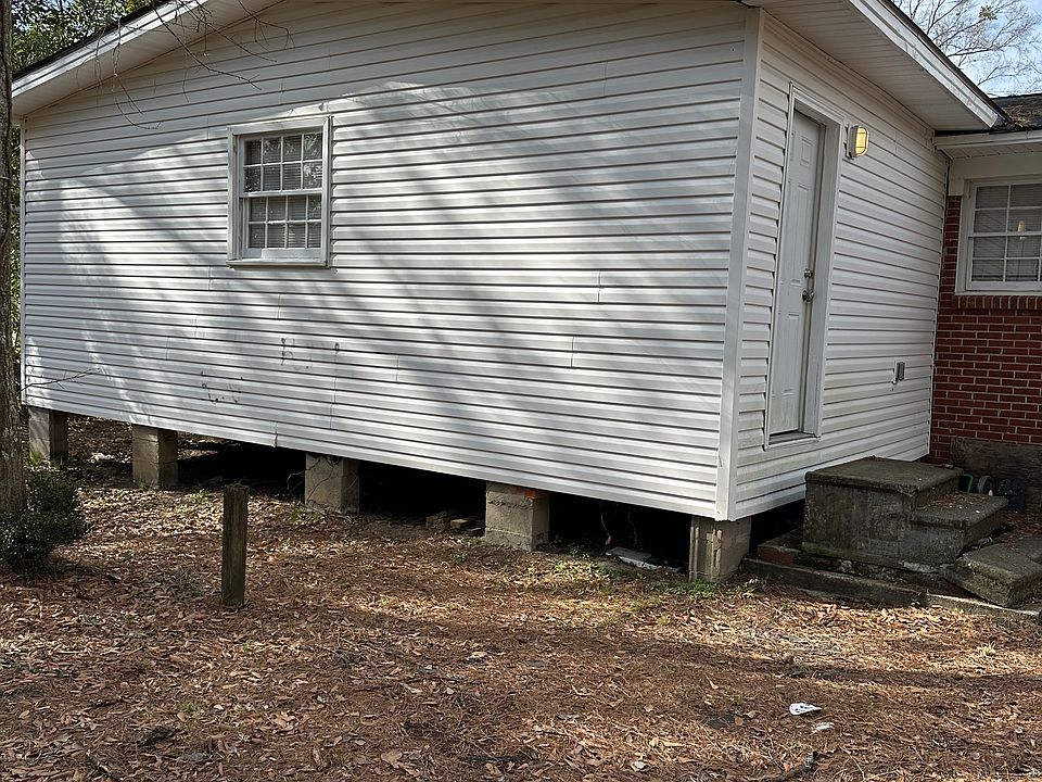 1st image of 2109 Highland Ct
