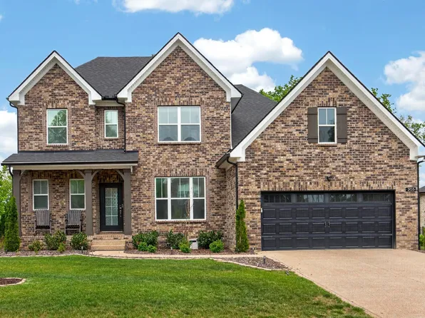 203 Strongpoint Dr, Hendersonville, TN 37075