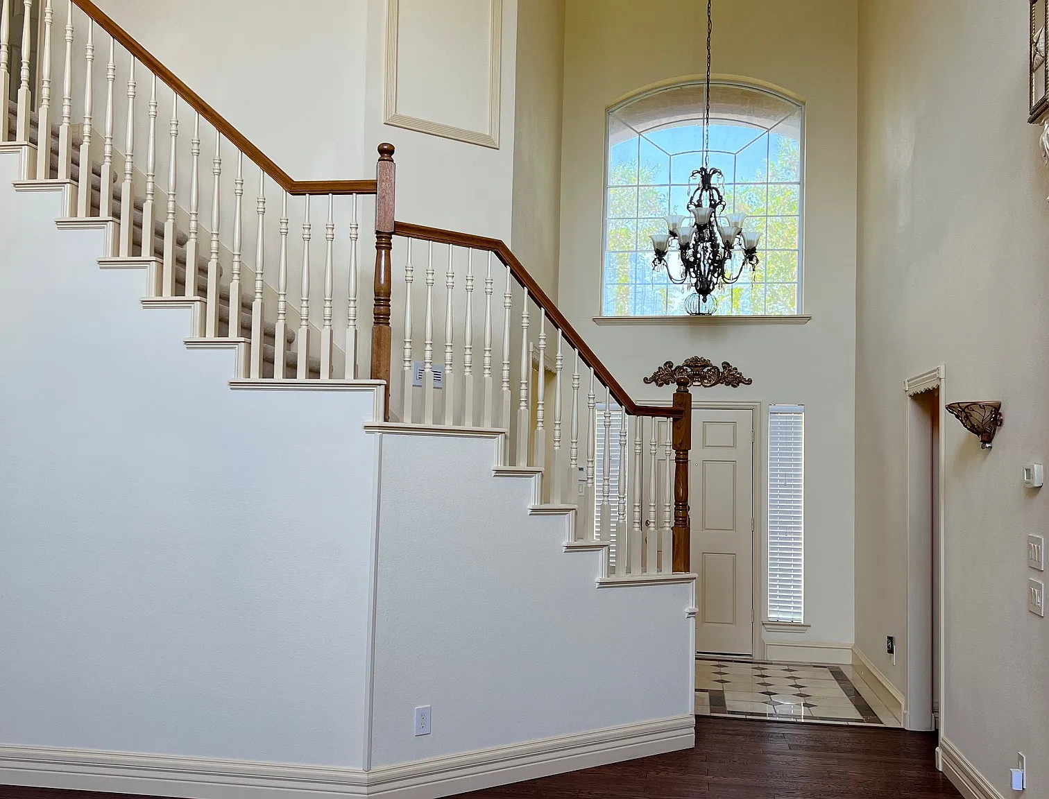 4 bed, 3.5 bath, 3300 sqft, $3,500 — Photo 4
