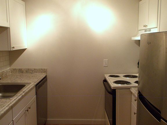 3rd image of 12 Saint James Pl #7