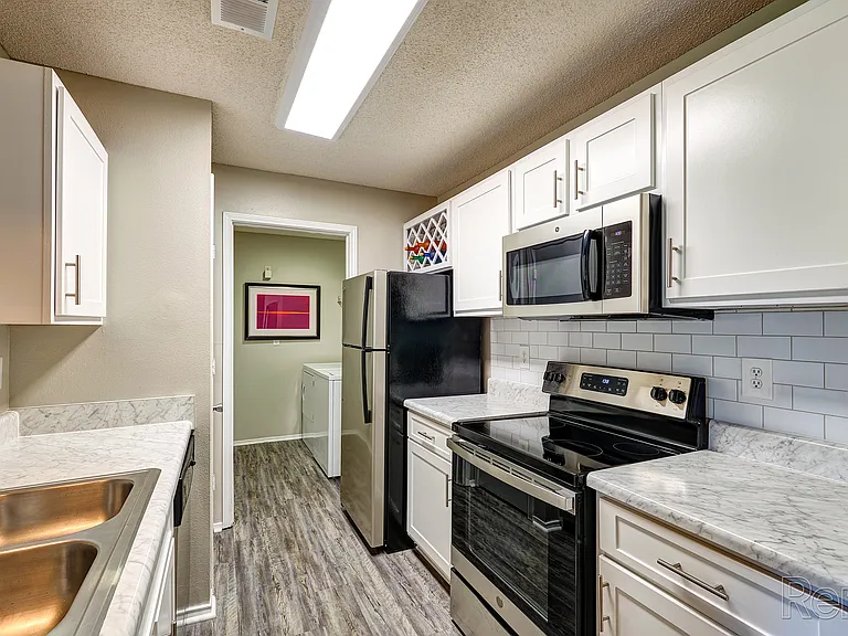 Crestview at Oakleigh Apartments — Photo 43
