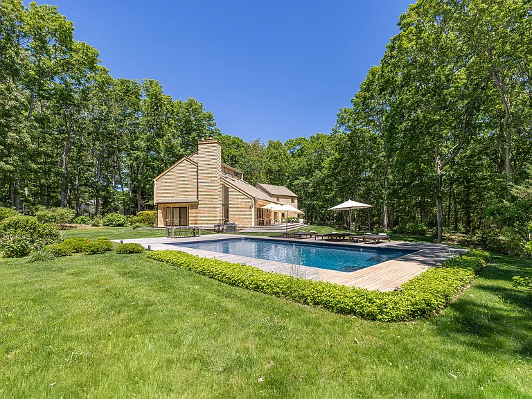 753 Edge Of Woods Rd — Photo 31