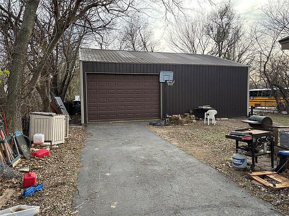 5th image of 626 Dakota St