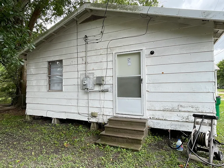 706 Graceland Ave — Photo 2