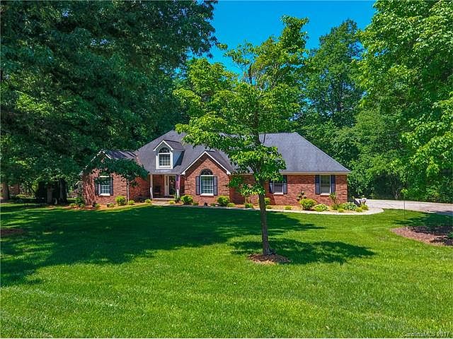1st image of 184 Foxglove Dr #17