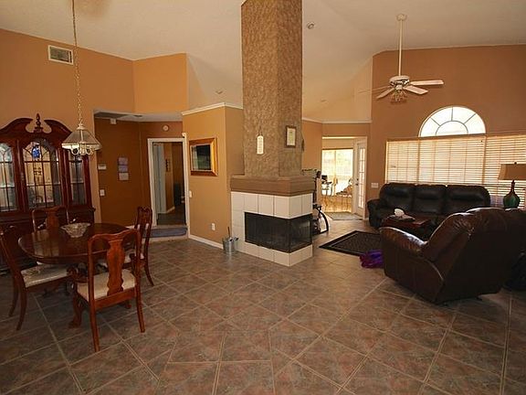 OPEN FLOORPLAN W/FIREPLACE