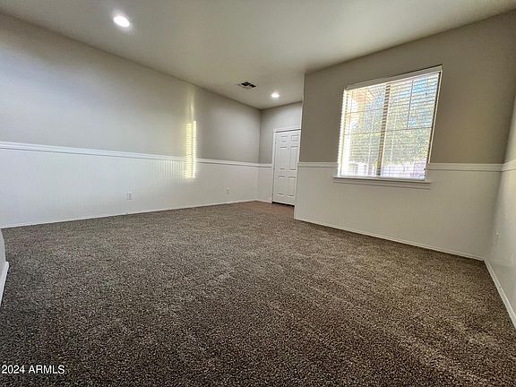 5th image of 1155 E NICKLEBACK Street