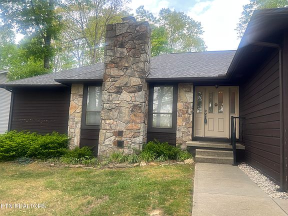 2nd image of 493 Lakeview Dr