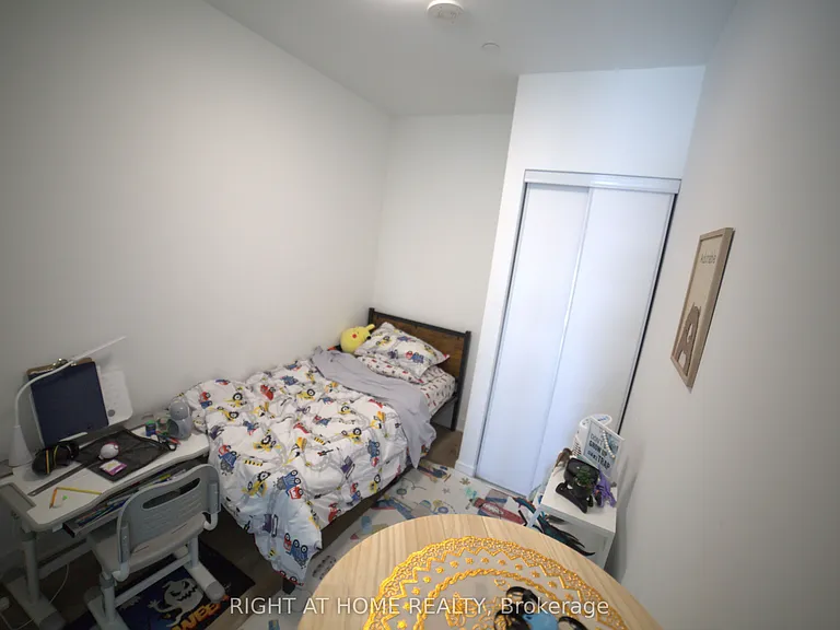 86 Dundas St E #725 — Photo 9