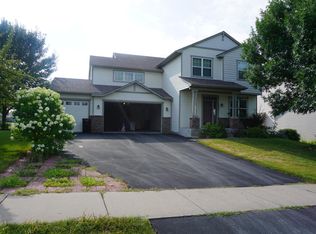 2132 Sandhill Dr, Shakopee, MN 55379