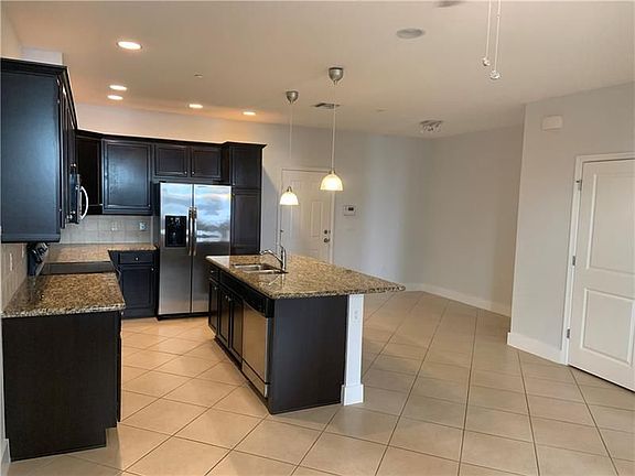4th image of 2940 Saint Thomas Dr