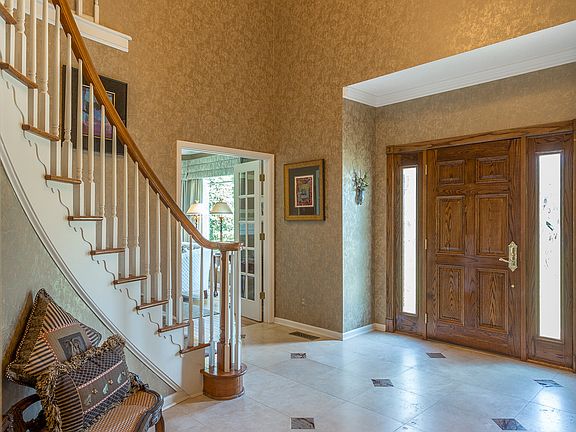 3rd image of 1128 Rivercrest Dr