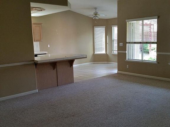 5th image of 928 W Cinnamon Ave