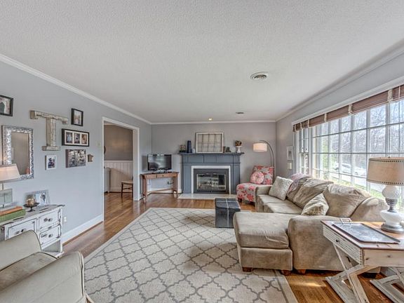 3rd image of 157 Woodland Dr