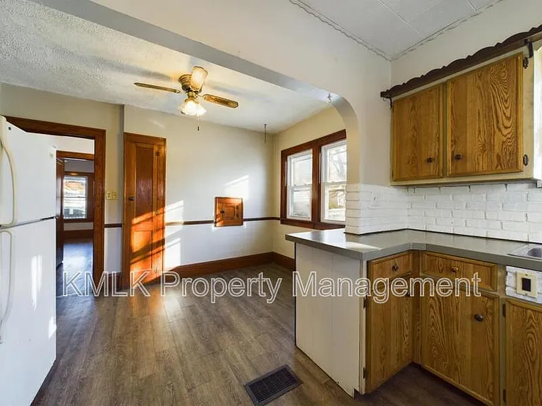 524 Allyn St — Photo 24