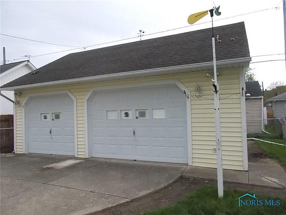 3rd image of 415 W Capistrano Ave