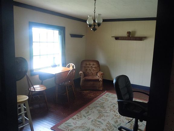 5th image of 329 E Oak St