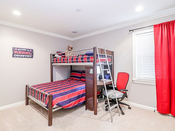 5th image of 121 Orleans Oak Ln
