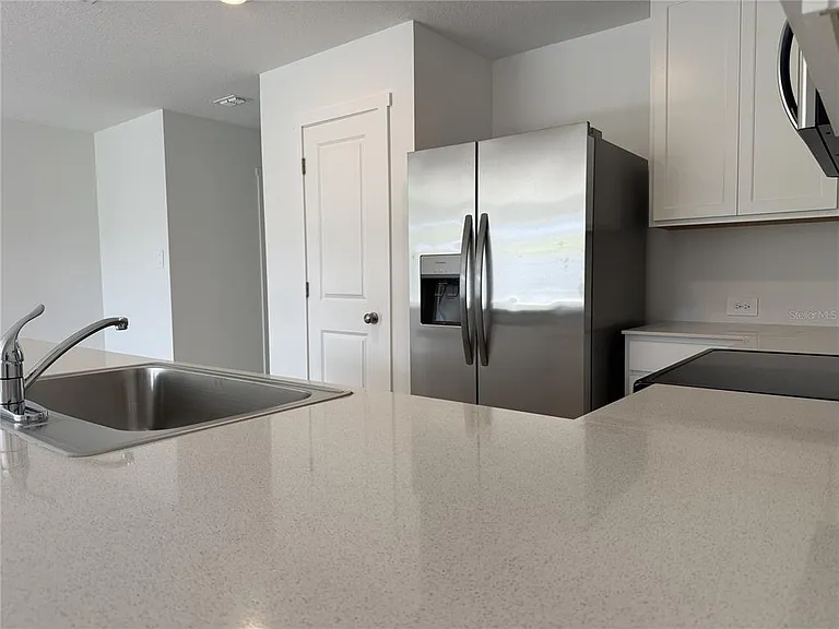 830 Lynx St — Photo 6