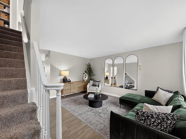 Williamsburg — Photo 2