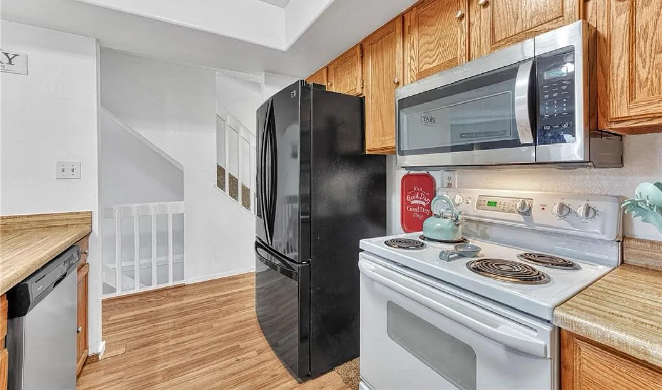 1215 Firefly Cir — Photo 4