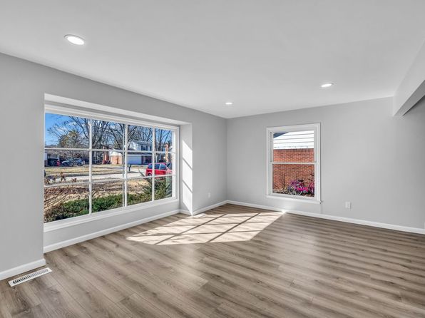 27046 Charles Dr, Southfield, MI 48076
