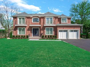 235 Schenck Ave, Great Neck, NY 11021