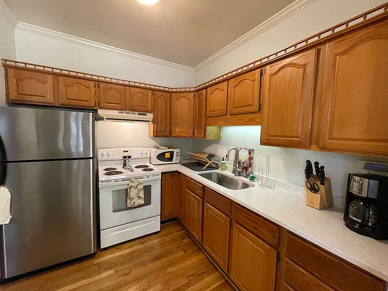 1818 Arlington St — Photo 8