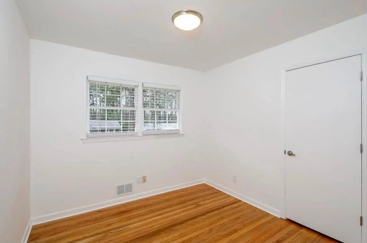 3 bed, 1075 sqft, $2,500 — Photo 2